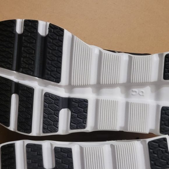 On running sneakers Cloudrunner 2 - Picture 2 of 15